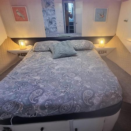 Beautiful And Comfy Boat In Barcelona With Boat Tour Option Hotel Buitenkant foto