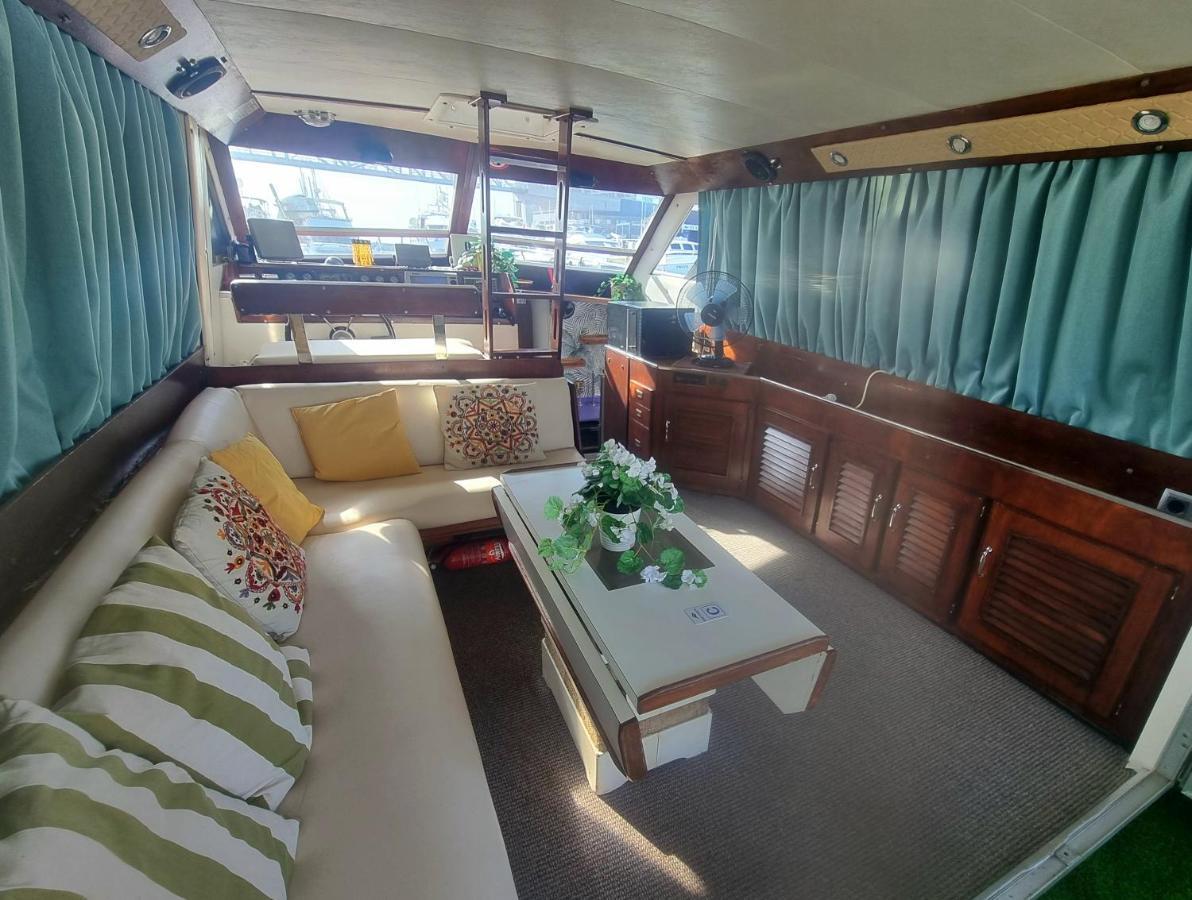Beautiful And Comfy Boat In Barcelona With Boat Tour Option Hotel Buitenkant foto
