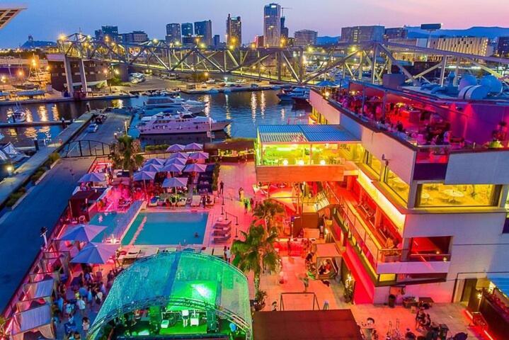 Beautiful And Comfy Boat In Barcelona With Boat Tour Option Hotel Buitenkant foto