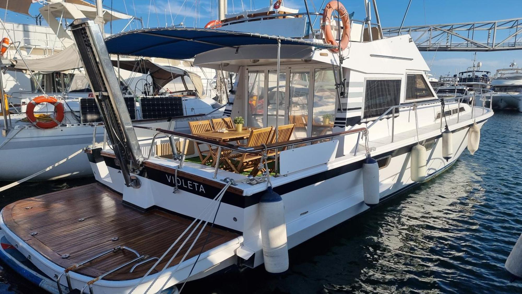 Beautiful And Comfy Boat In Barcelona With Boat Tour Option Hotel Buitenkant foto