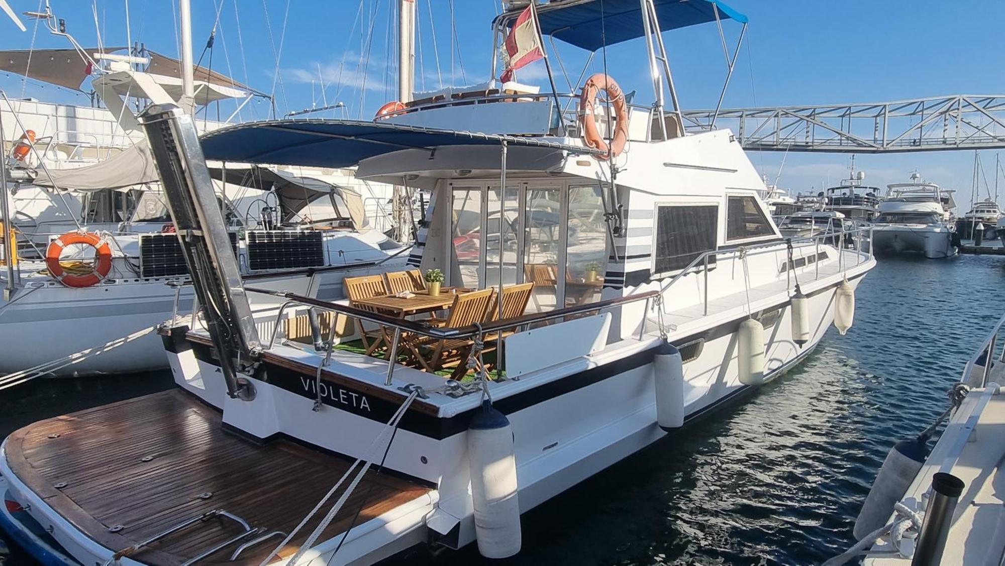Beautiful And Comfy Boat In Barcelona With Boat Tour Option Hotel Buitenkant foto