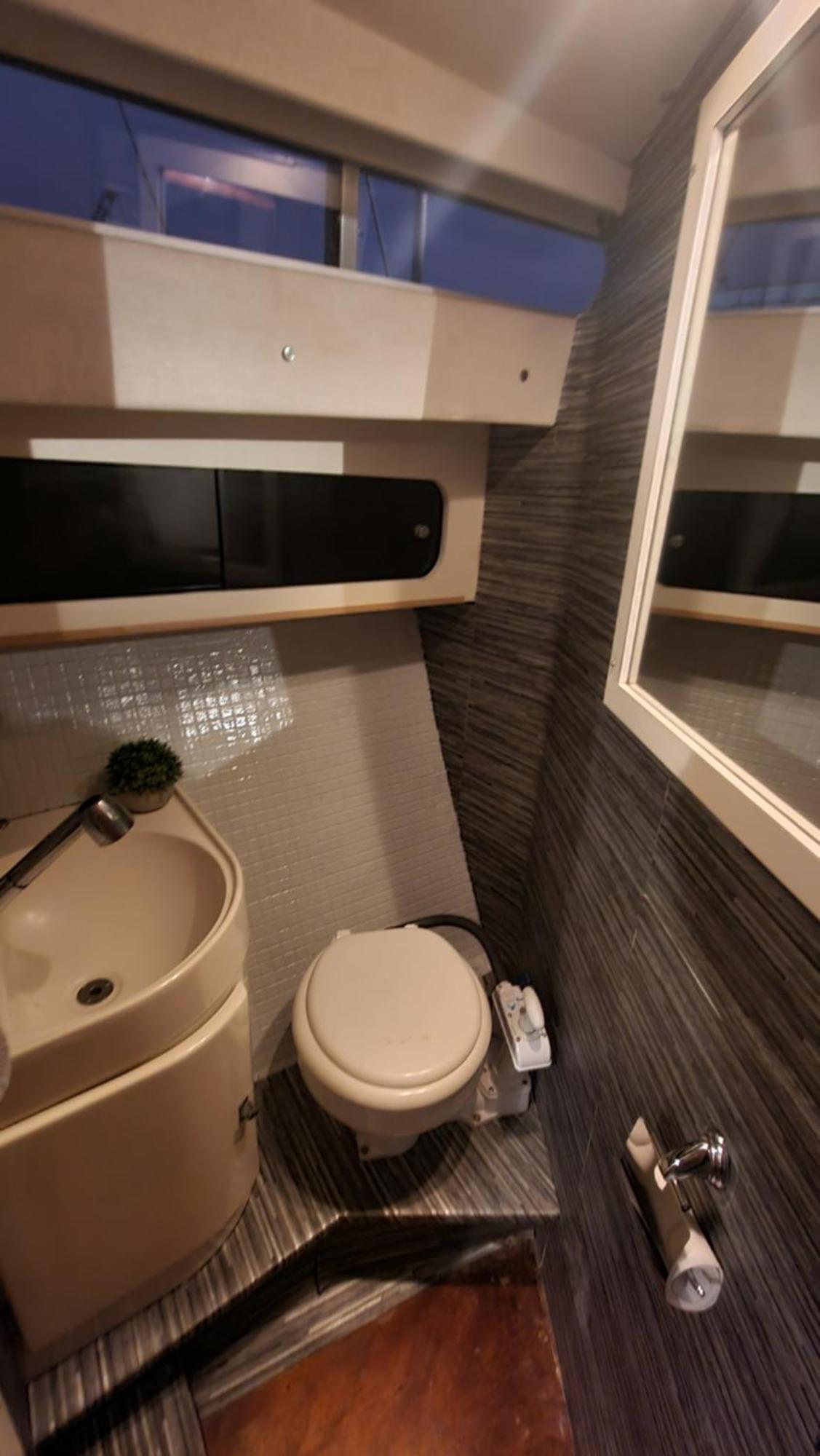 Beautiful And Comfy Boat In Barcelona With Boat Tour Option Hotel Buitenkant foto