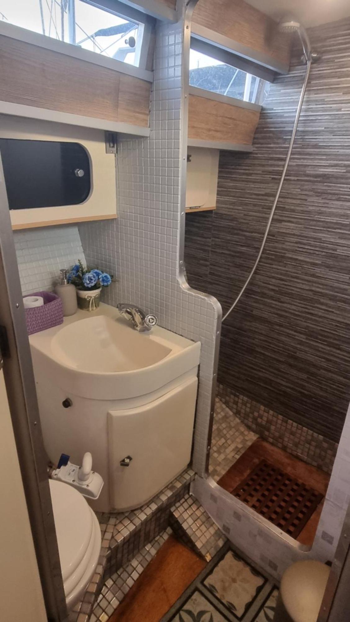 Beautiful And Comfy Boat In Barcelona With Boat Tour Option Hotel Buitenkant foto