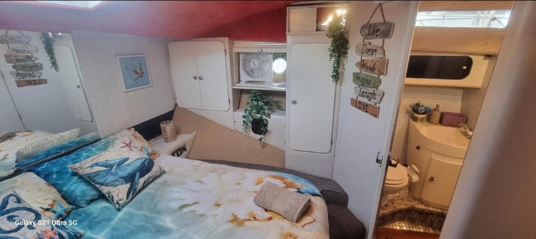 Beautiful And Comfy Boat In Barcelona With Boat Tour Option Hotel Buitenkant foto