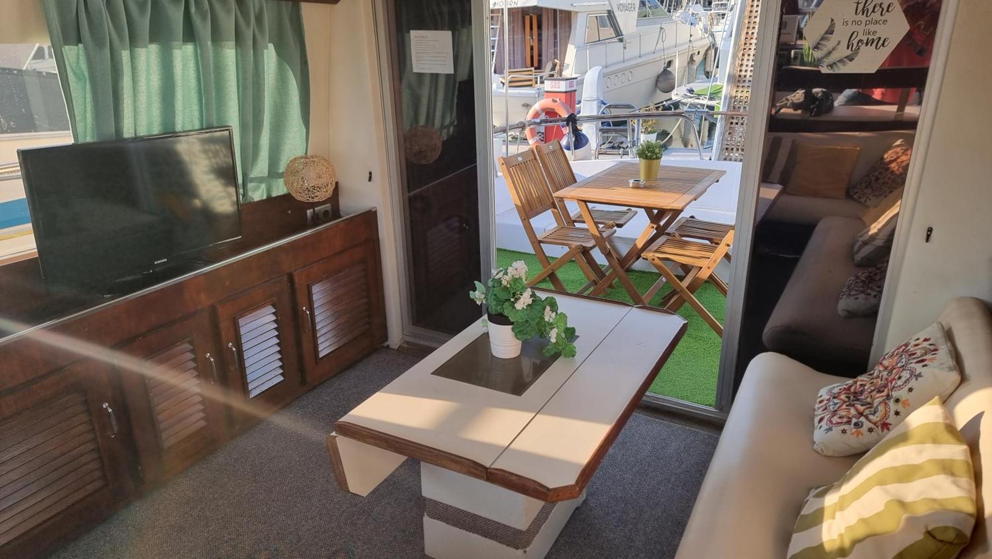 Beautiful And Comfy Boat In Barcelona With Boat Tour Option Hotel Buitenkant foto