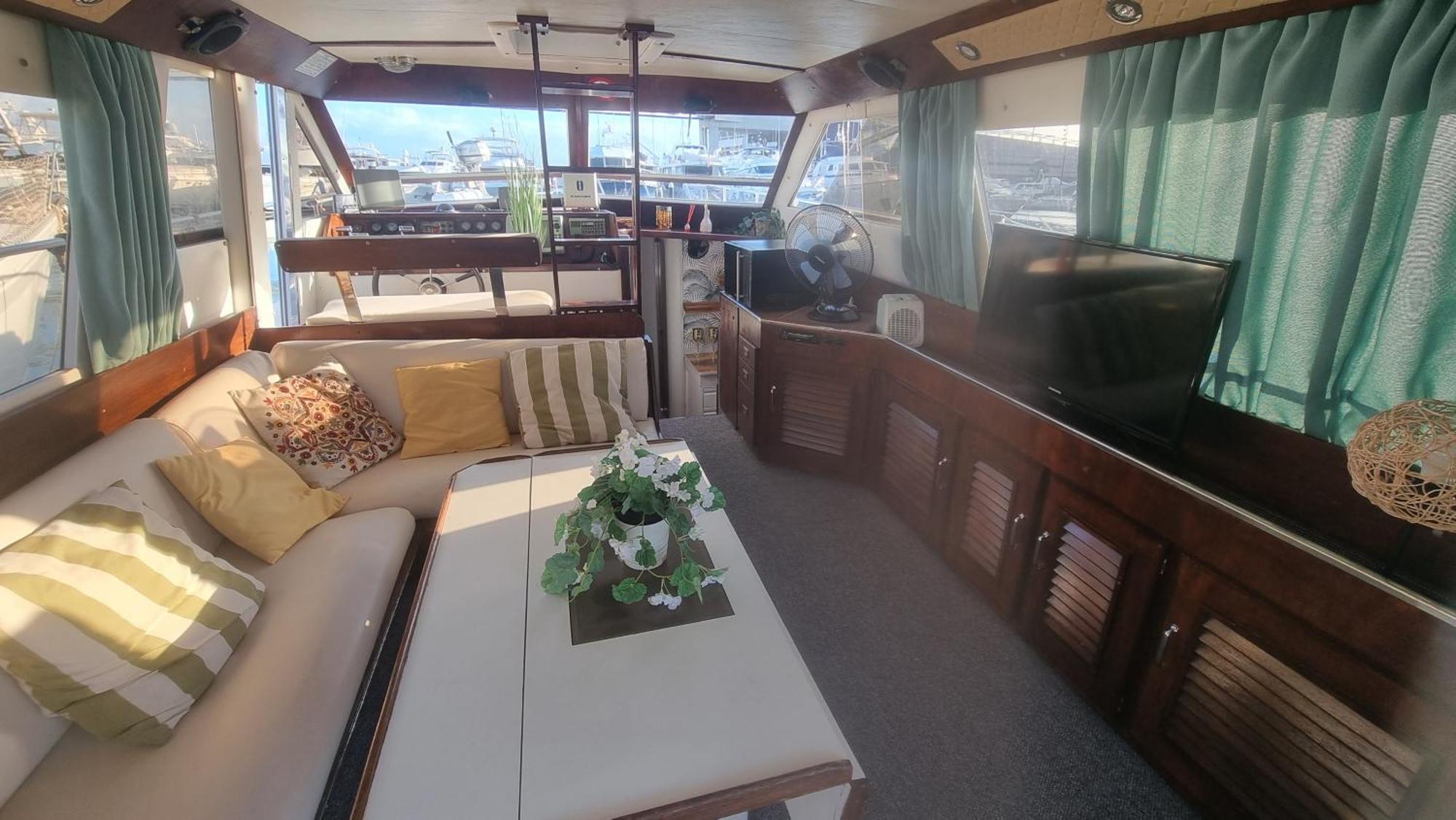 Beautiful And Comfy Boat In Barcelona With Boat Tour Option Hotel Buitenkant foto